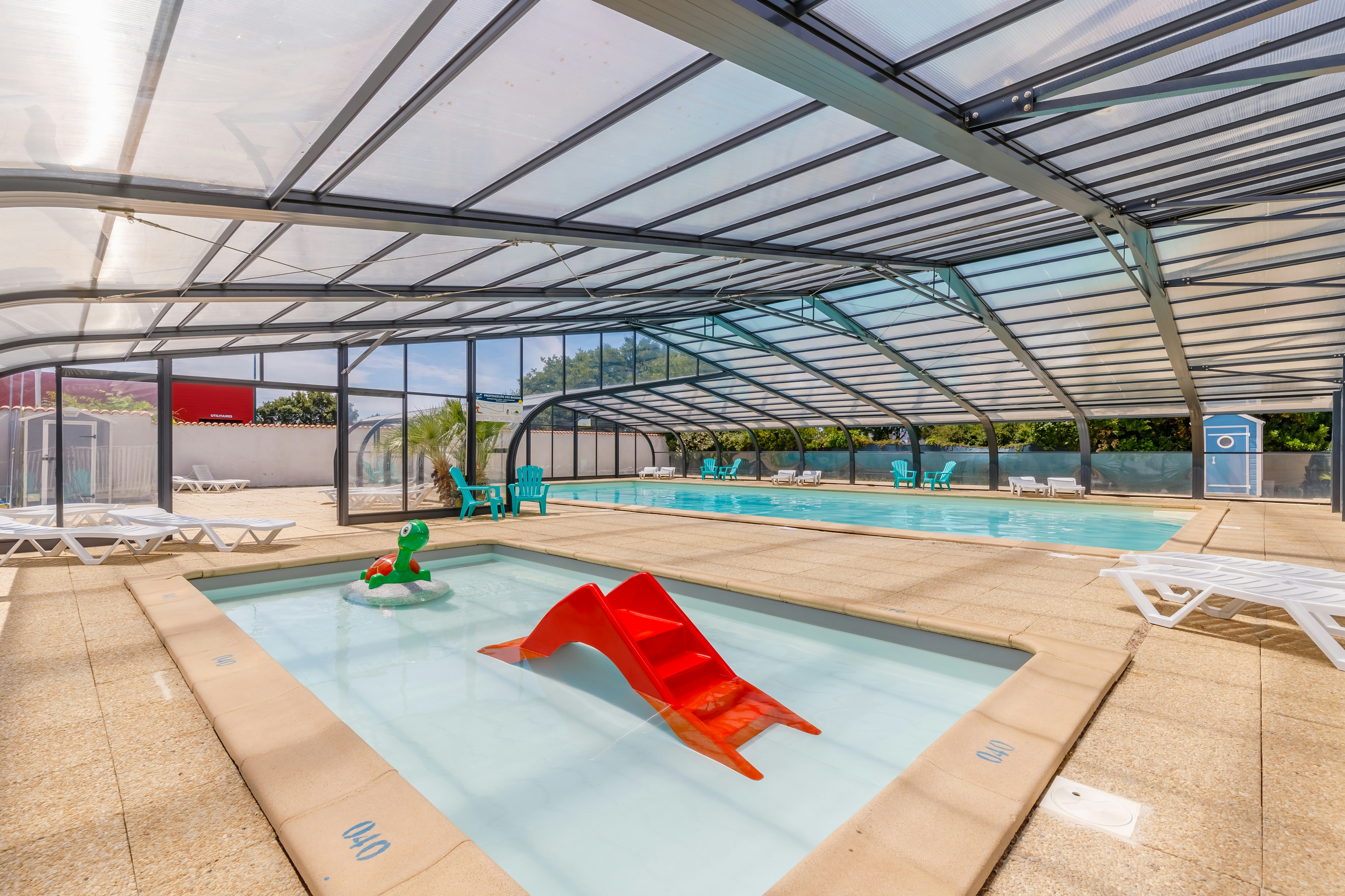 Camping Sun Ocean - Überdachter Pool mit Kinderbecken auf dem Campingplatz