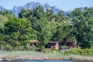 Camping-Caravaning U Pinarellu - Mobilheim mit Terrasse auf dem Campingplatz