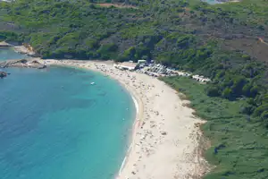 Camping Caravaning U Sommalu - Luftaufnahme auf den Strand und das Mittelmeer