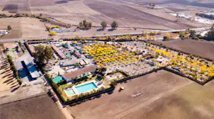 Camping Carlos III - Übersicht auf das gesamte Campingplatz Gelände