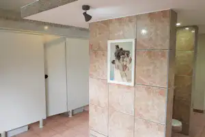 Camping Carlyon Bay - Innenansicht des Sanitärgebäudes