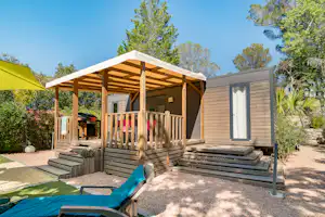 Camping Castel Douce Quiétude - Mobilheim mit Veranda und Grill auf dem Campingplatz