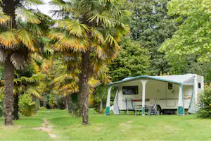 Camping Sunelia L'Orangerie de Lanniron Camping Castel L'Orangerie de Lanniron - Standplätze im Grünen auf dem Campingplatz