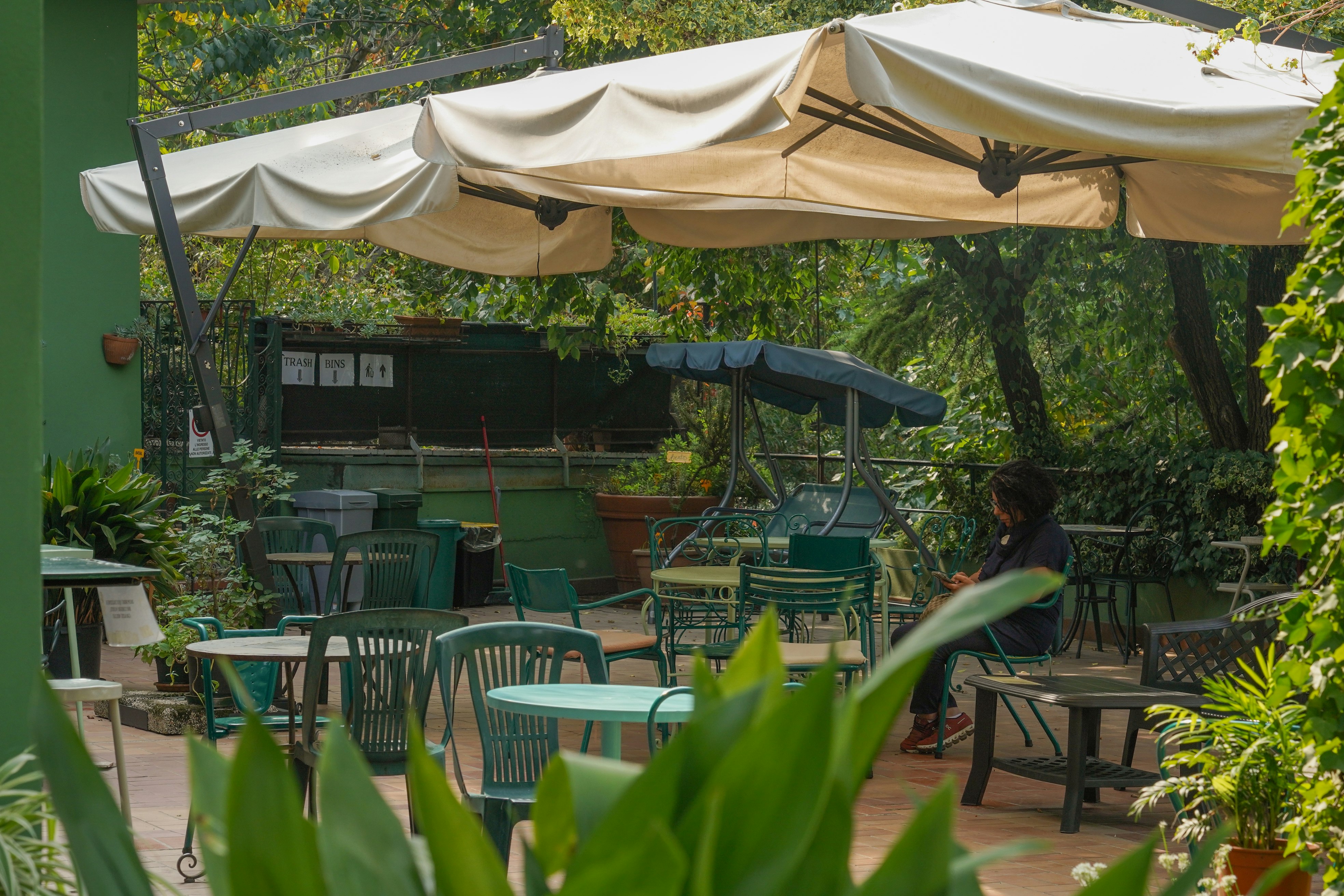 Camping Castel San Pietro - Terrasse der Bar auf dem Campingplatz