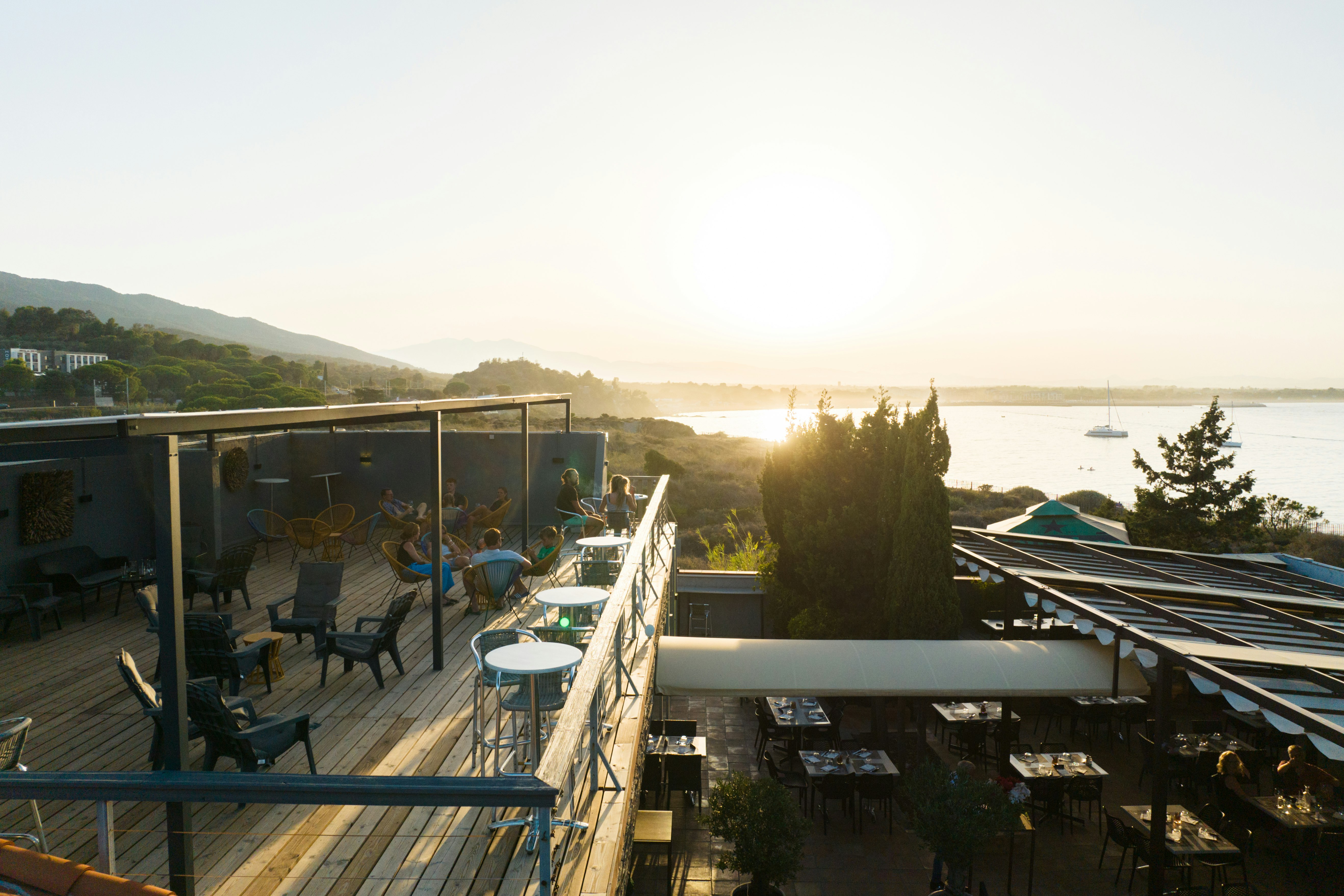 Camping Castels Les Criques de Porteils  Camping Les Criques de Porteils  - Restaurant mit Terrasse auf dem Campingplatz