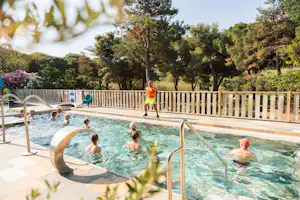 Camping Les Criques de Porteils Camping Castels Les Criques de Porteils - Aquafitness im Freibad des Campingplatzes