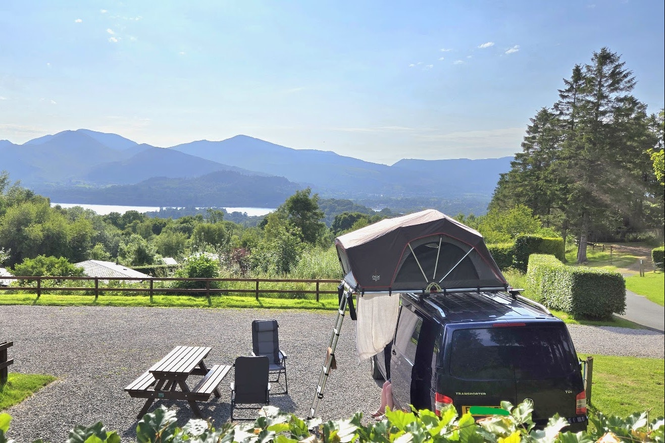 Castlerigg Hall Caravan Camping Glamping  Camping Castlerigg Hall - Aufwachen im Dachzelt zu einem wunderschönen Morgen auf dem Campingplatz