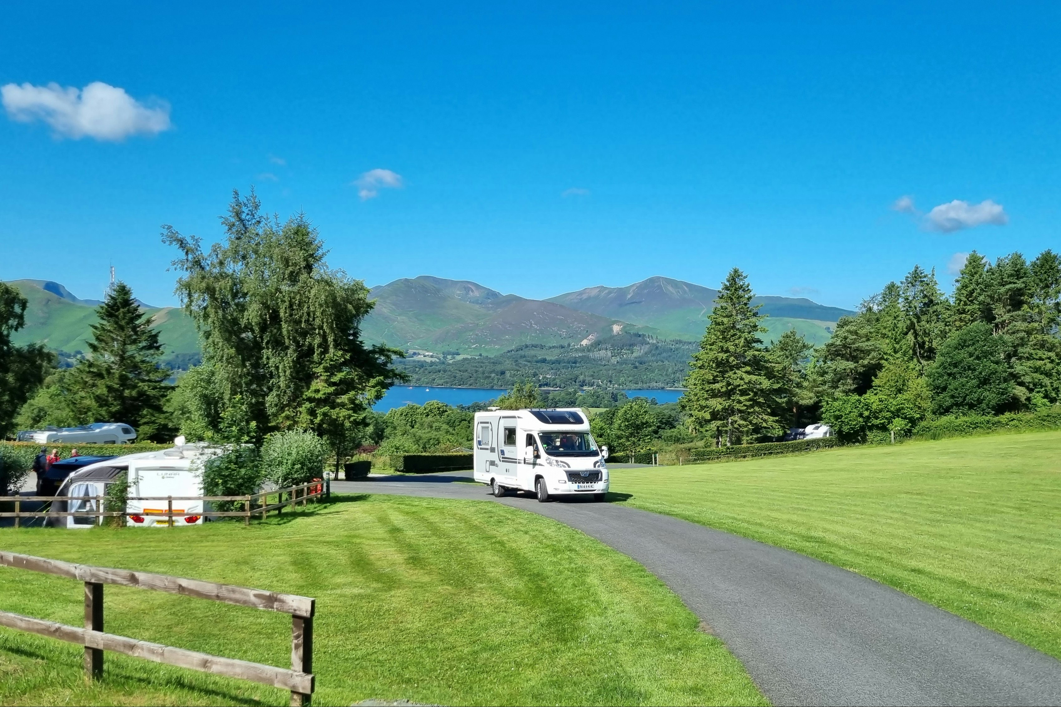 Castlerigg Hall Caravan Camping Glamping  Camping Castlerigg Hall - Wohnmobil auf dem Weg zu einem Tag voller Abenteuer.