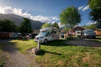 Camping Catinaccio Rosengarten - Wohnmobil und Wohnwagen Stellplätze auf dem Campingplatz