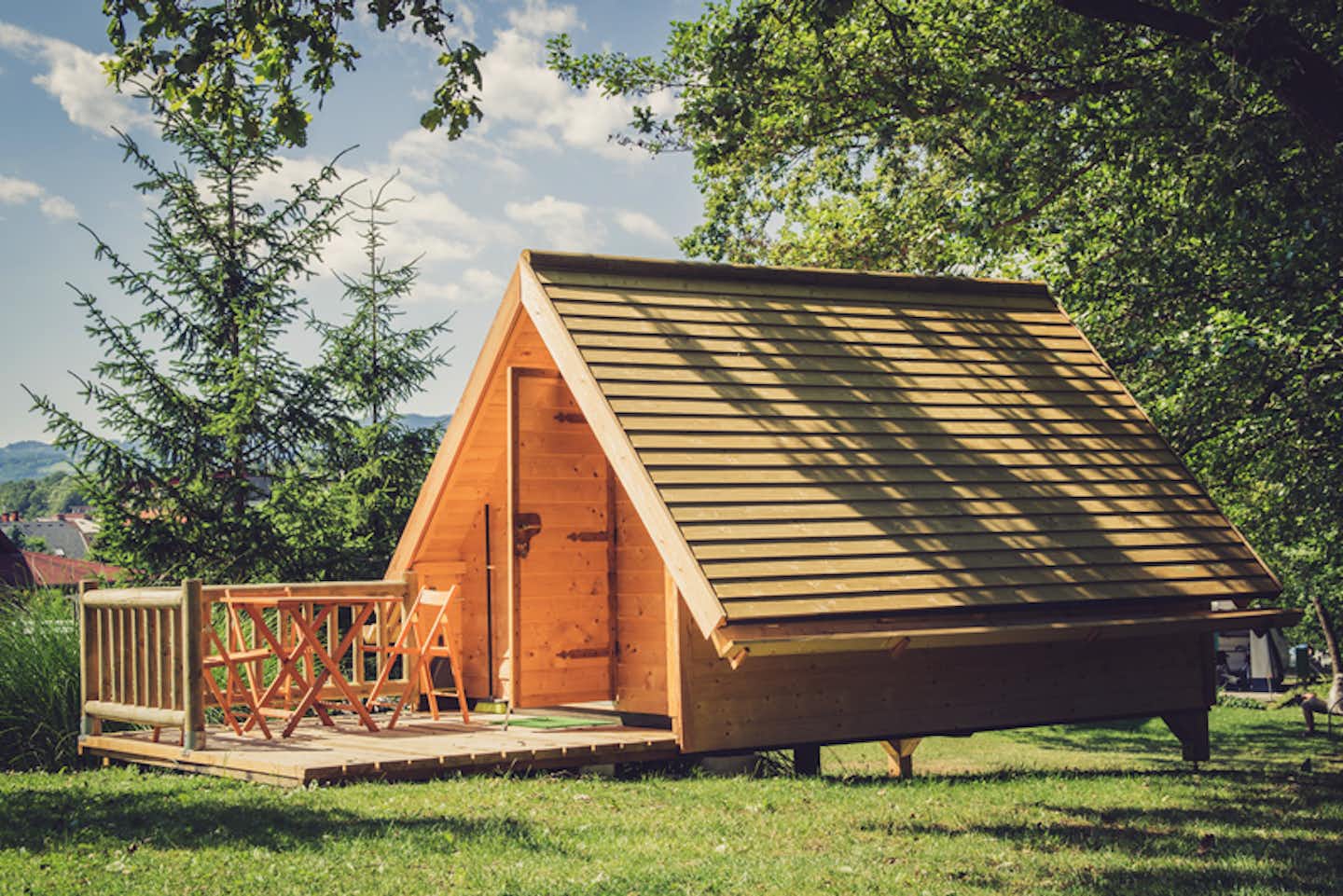 Camping Center Kekec - Holz Bungalow mit Veranda auf dem Campingplatz