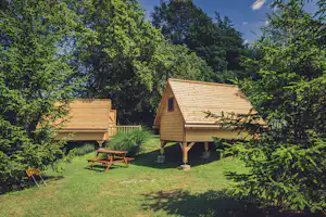 Camping Center Kekec - Holzbungalows auf Stelzen auf dem Campingplatz