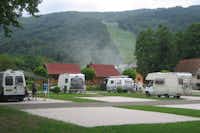 Camping Center Kekec - Wohnwagen und Wohnmobile auf Stellplätzen