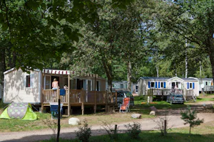 Camping Centre Touristique de Lac de Miel - Mobilheime mit Terrassen im Grünen