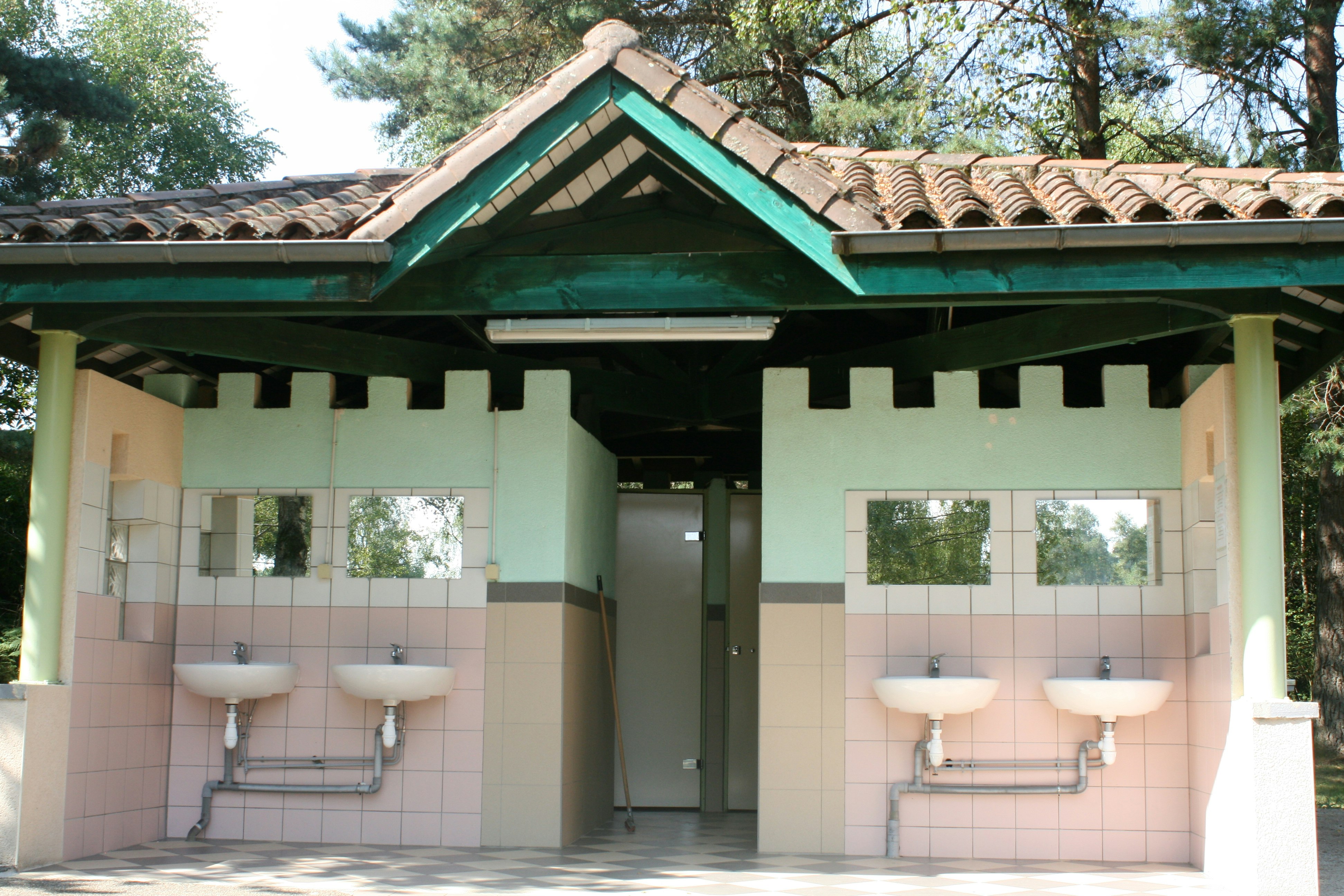 Camping Centre Touristique de Lac de Miel - Sanitäranlage  Sanitärbereich