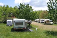 Camping Cepo Verde - Wohnwagen auf dem Campingplatz im Grünen