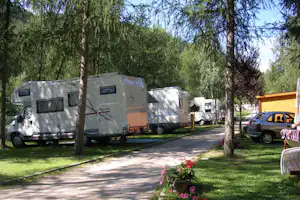 Camping Cevedale - Wohnmobile auf Stellplätzen