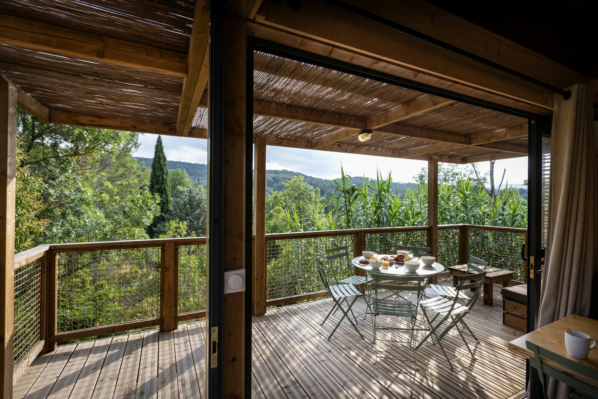 Camping Aix-en-Provence  - Mobilheim mit Terrasse auf dem Campingplatz