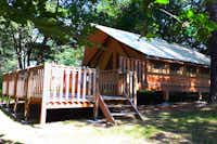 Camping Chez Gendron  - Mobilheim mit Veranda auf dem Campingplatz