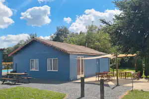 Camping Chez Philipaud - Terrasse auf dem Campingplatz