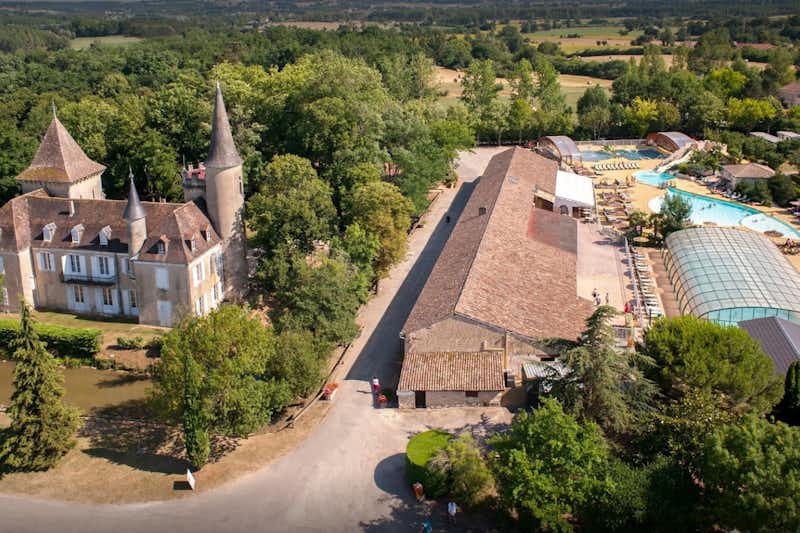 Yelloh! Village Château de Fonrives  -   Campingplatz mit Pool an einem Schloss