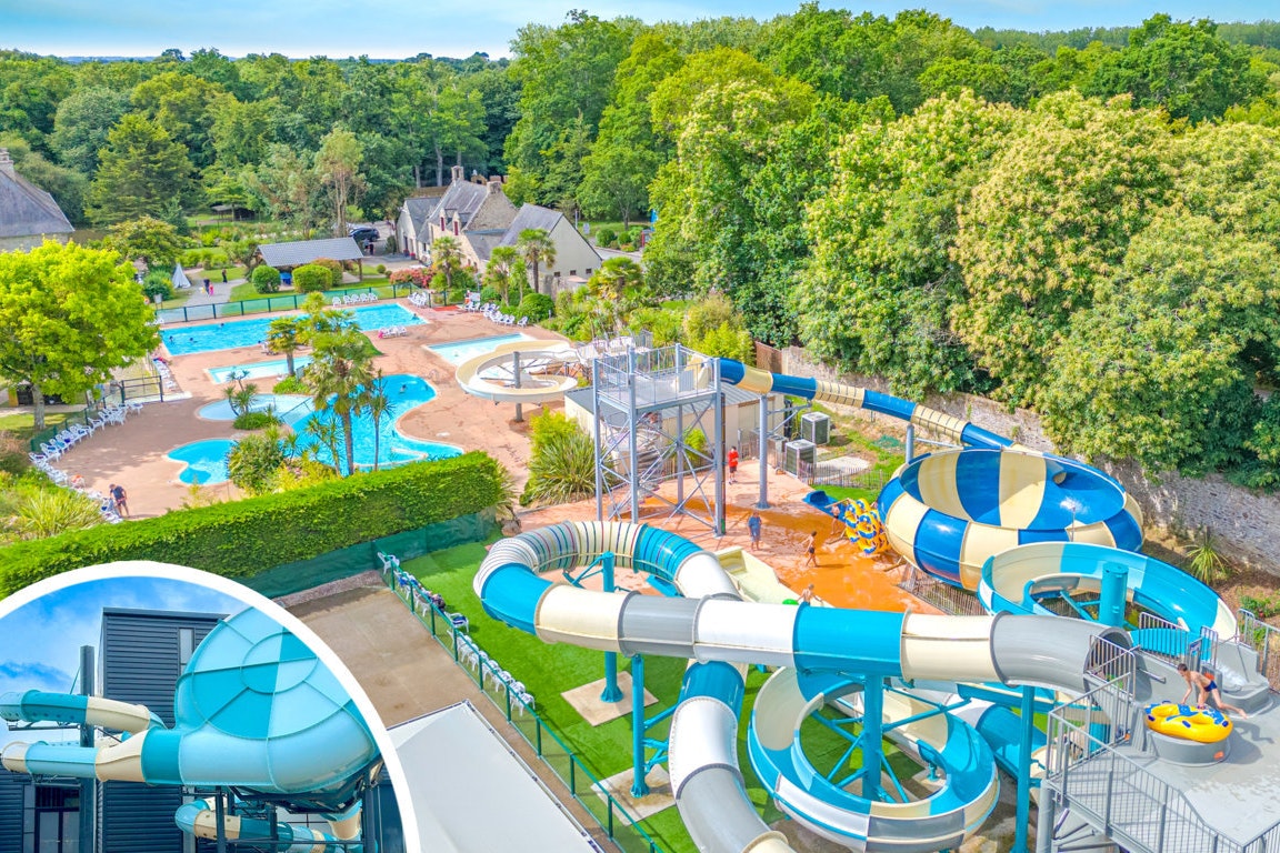 Camping Château de Galinée  - Rutschen im Wasserpark des Campingplatzes