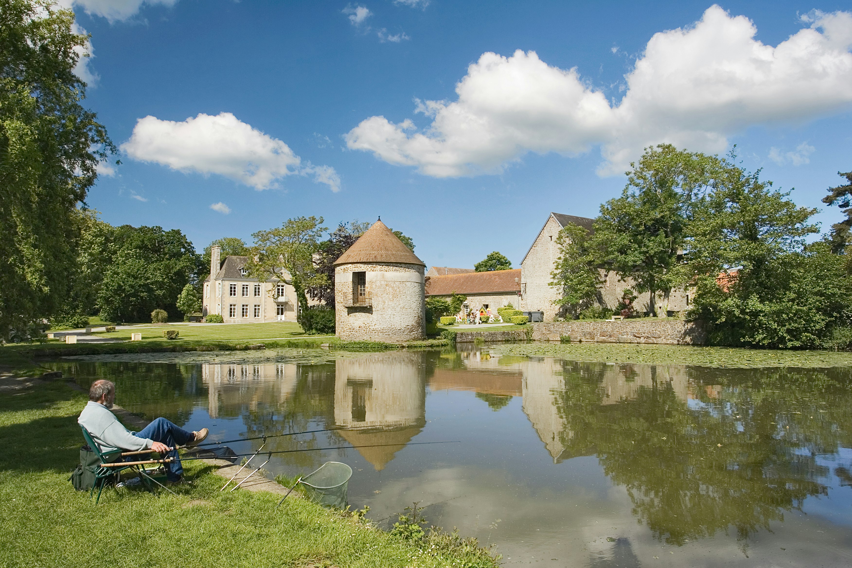 Camping Château de Lez-Eaux - Angler auf dem Campingplatz