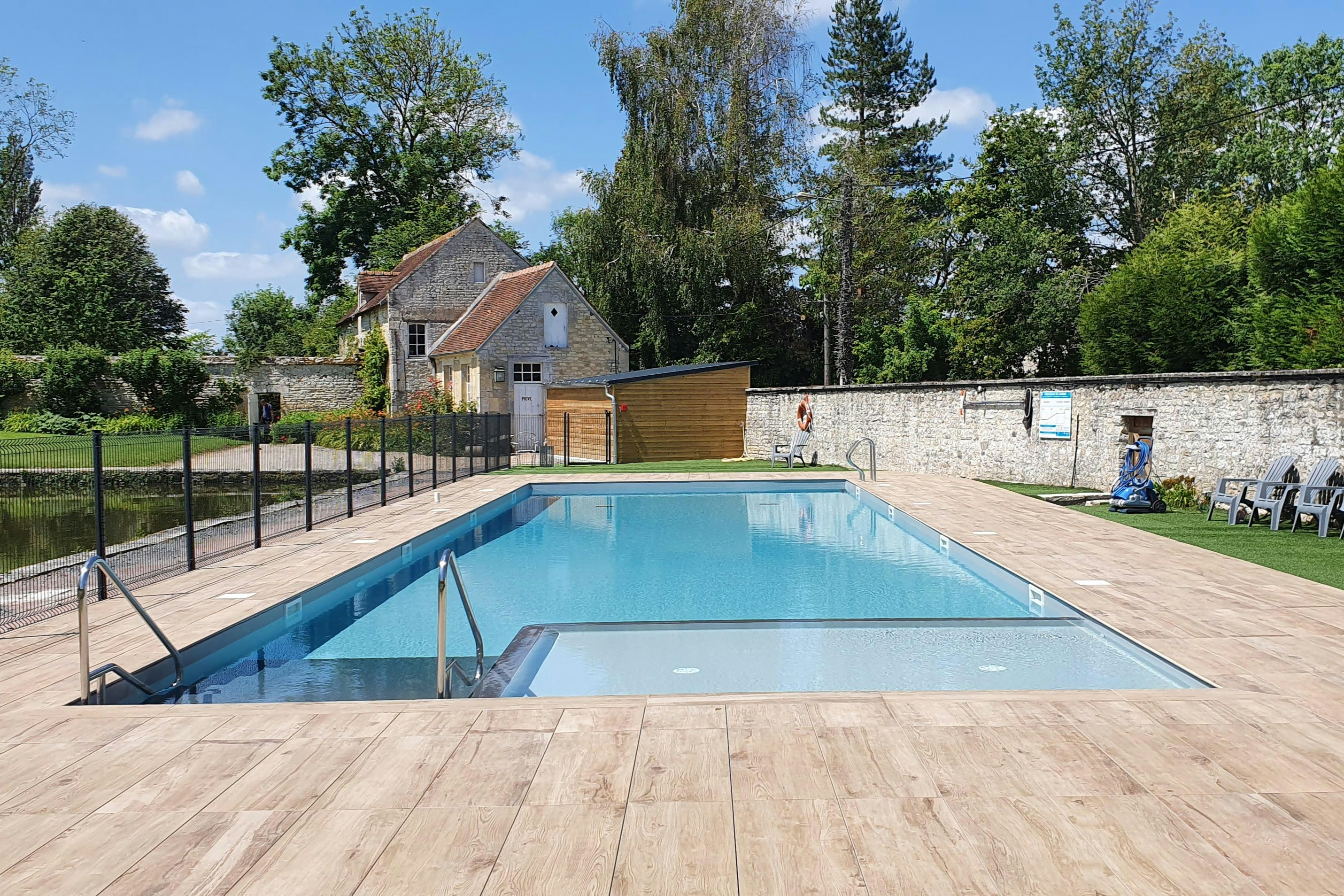 Camping Château de Martragny - Blick auf den Pool im Freien