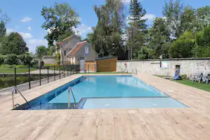 Camping Château de Martragny - Blick auf den Pool im Freien