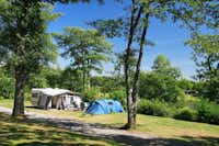 Camping le Deffay - Wohnmobil- und  Wohnwagenstellplätze