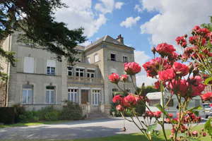 Camping Château du Gandspette - Blick auf Schloss Gandspette auf dem Campingplatz