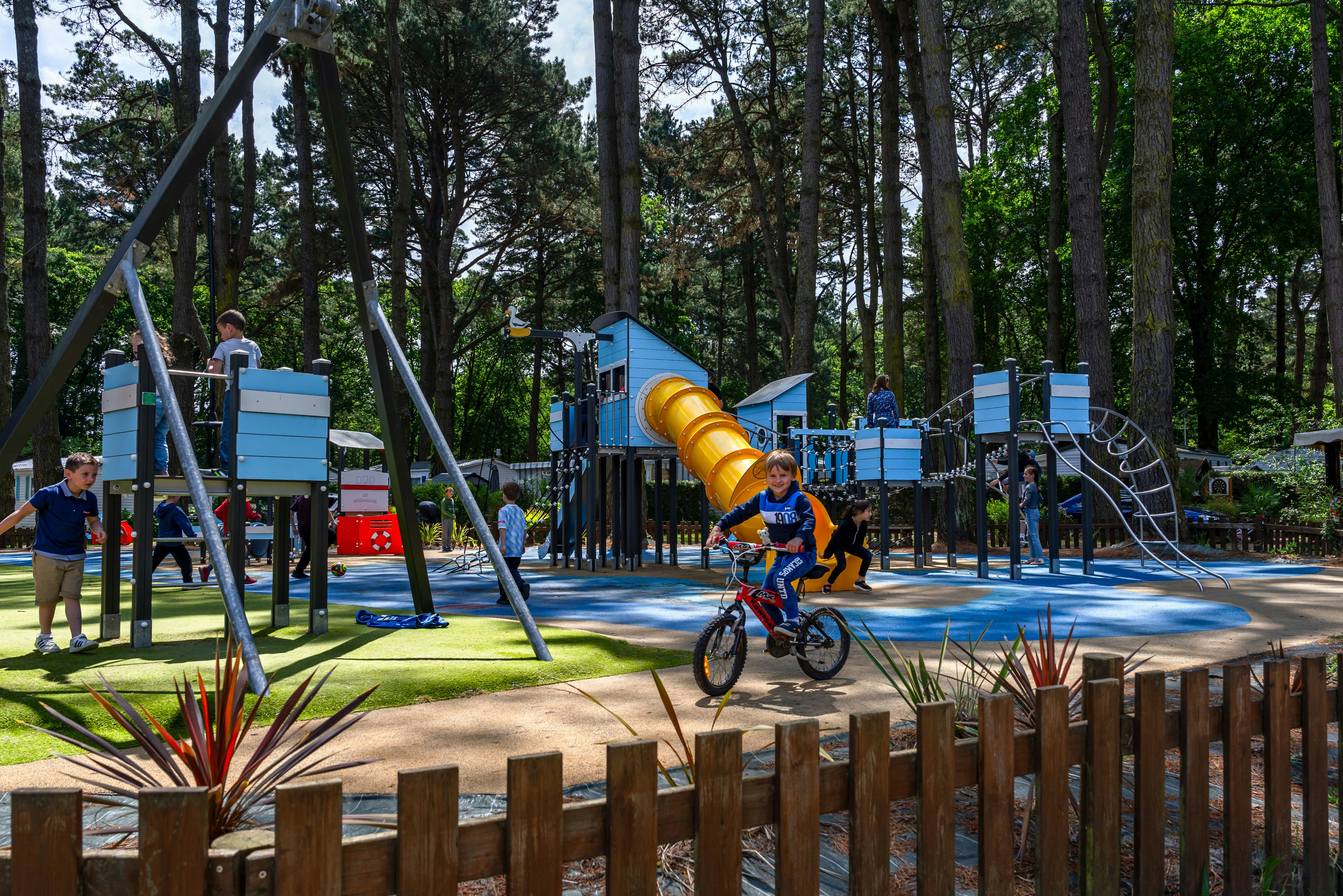 Camping Sunêlia Le Petit Bois  - Kinderspielplatz auf dem Campingplatz