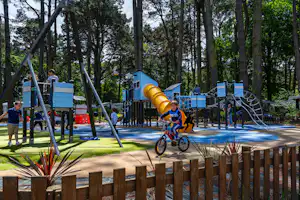 Camping Sunêlia Le Petit Bois - Kinderspielplatz auf dem Campingplatz