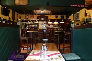 Camping Château La Grange Fort - Restaurant und Bar Innenbereich auf dem Campingplatz
