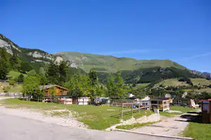 Camping Ciclamino - Blick auf den Wohnwagen- und Zeltstellplatz vom Campingplatz