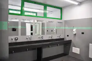 Camping Città di Milano - Waschbecken im Sanitärgebäude