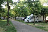 Camping Città di Milano - Wohnwagen- und Zeltstellplatz unter Bäumen