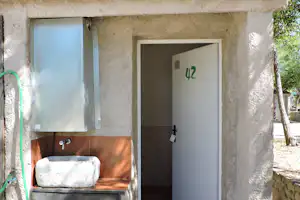 Camping Ciudad de Cáceres - Sanitärgebäude vom Campingplatz