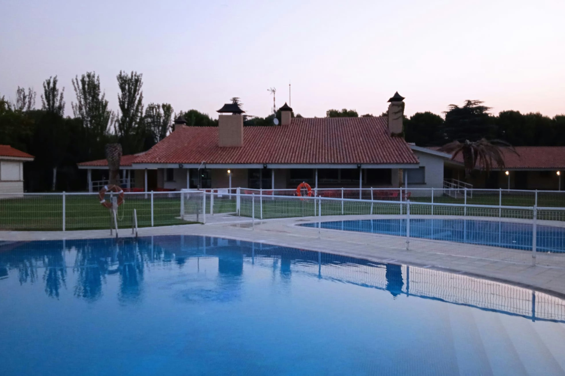 Camping Ciudad de Zaragoza - Pool auf dem Campingplatz