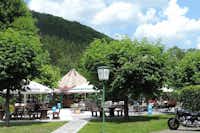 Camping Clausensee  -  Restaurant vom Campingplatz mit Terrasse im Grünen