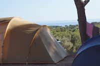 Camping Clos Sainte-Thérèse - Zeltplatz vom Campingplatz mit Blick auf das Mittelmeer