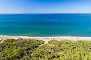 Camping Club Degli Amici - Campingplatz am Strand aus der Vogelperspektive