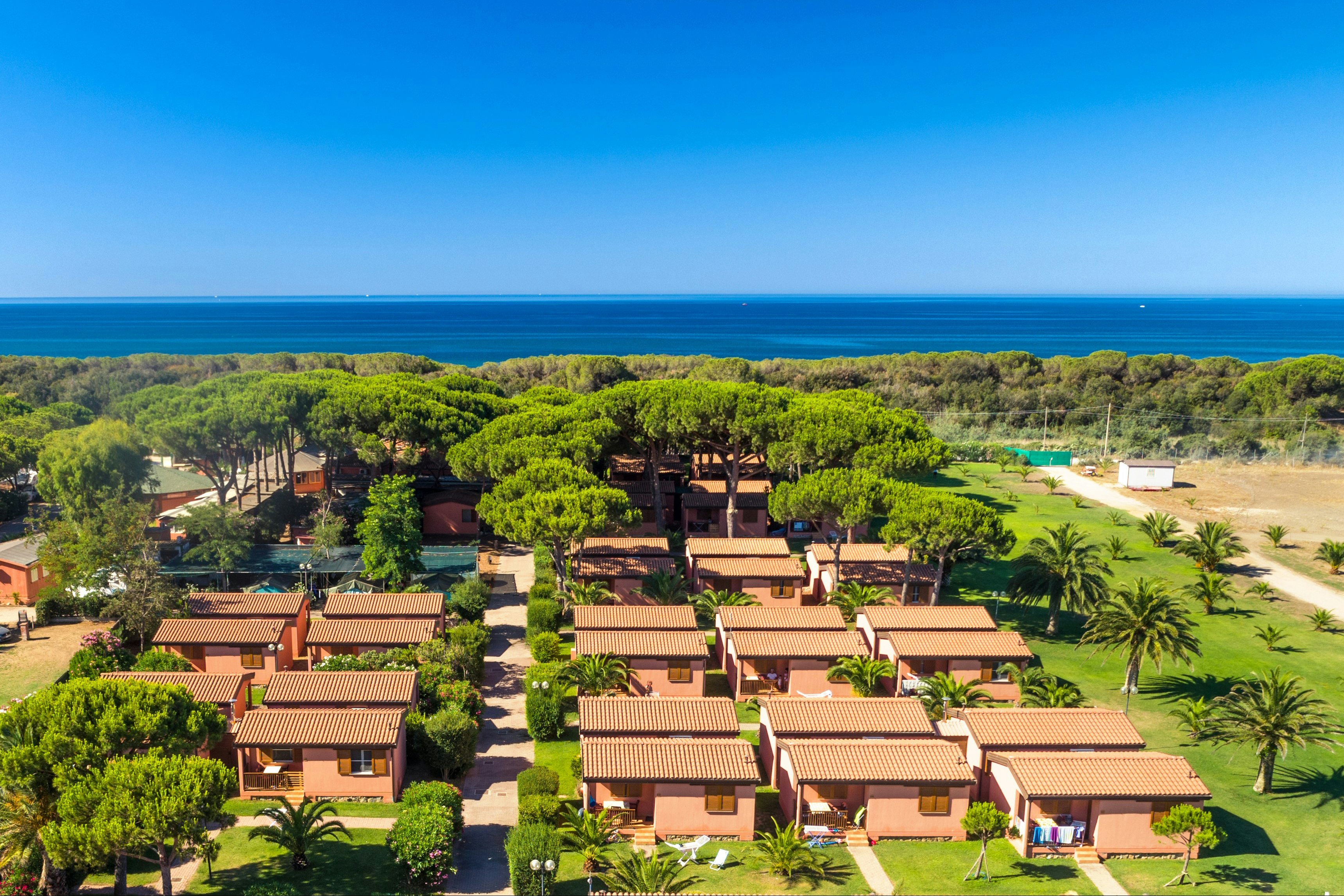 Camping Club Degli Amici  - Luftaufnahme der Mobilheime auf dem Campingplatz