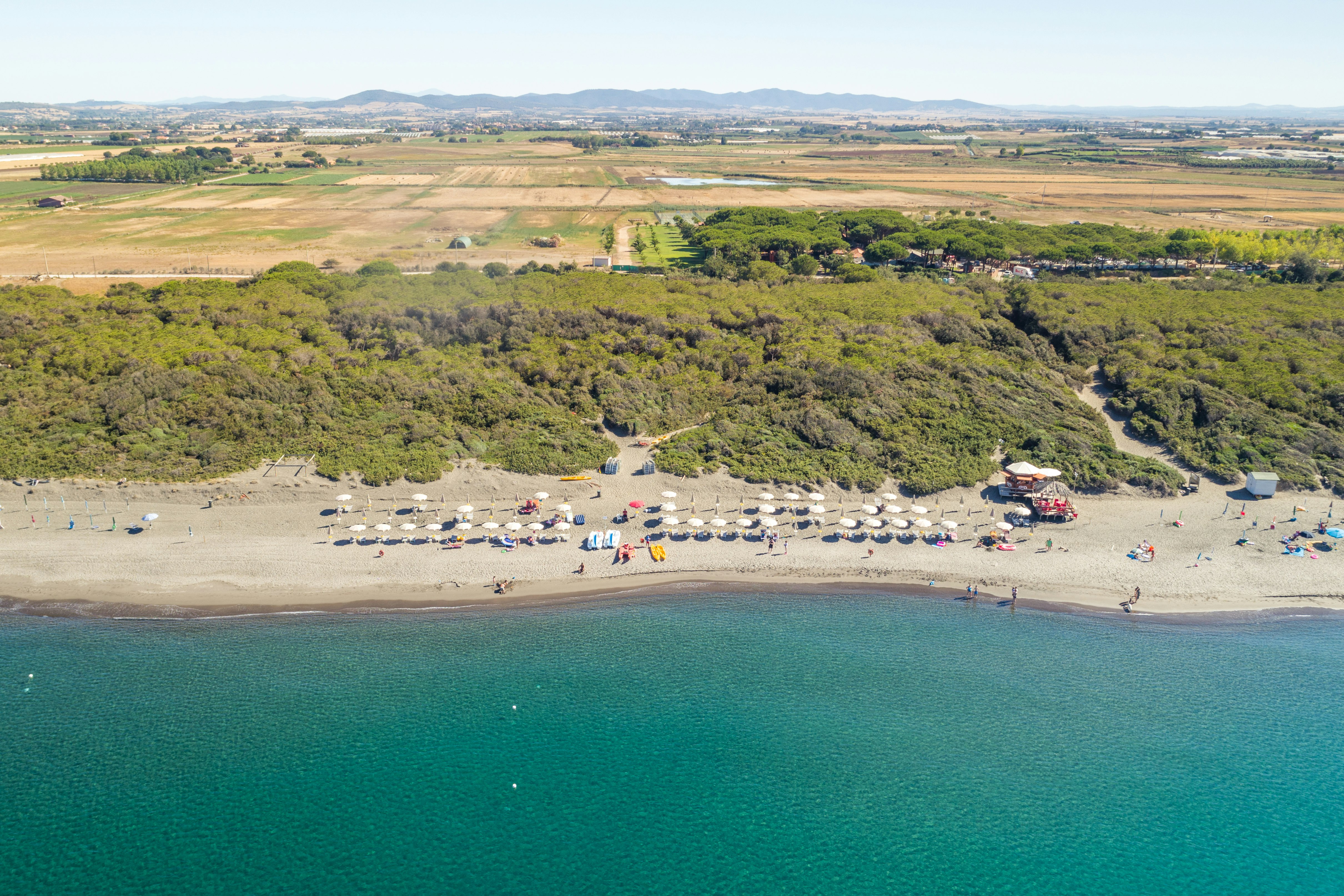 Camping Club Degli Amici  - Luftaufnahme des Campingplatzes am Strand