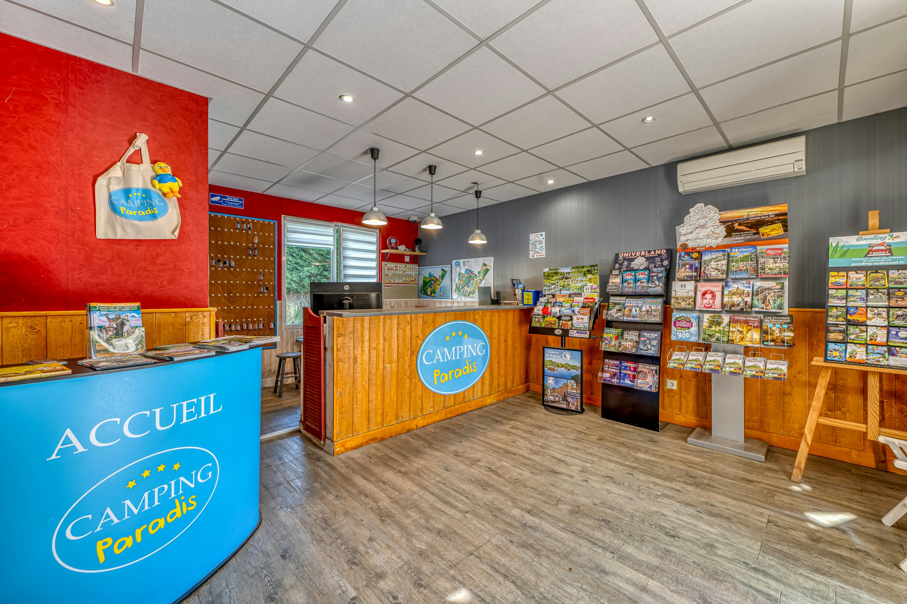 Camping Paradis L'Escapade Innenansicht der Rezeption