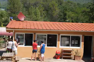 Camping Paradis Le Ruou Camping Club Le Ruou - Rezeptionsgebäude auf dem Campingplatz