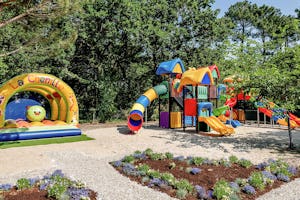 Yelloh! Village Domaine Les Carrelets Camping Club Les Lacs - Kinderspielplatz auf dem Campingplatz