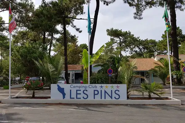 Camping Paradis Les Pins d'Oléron (Le Grand-Village-Plage)