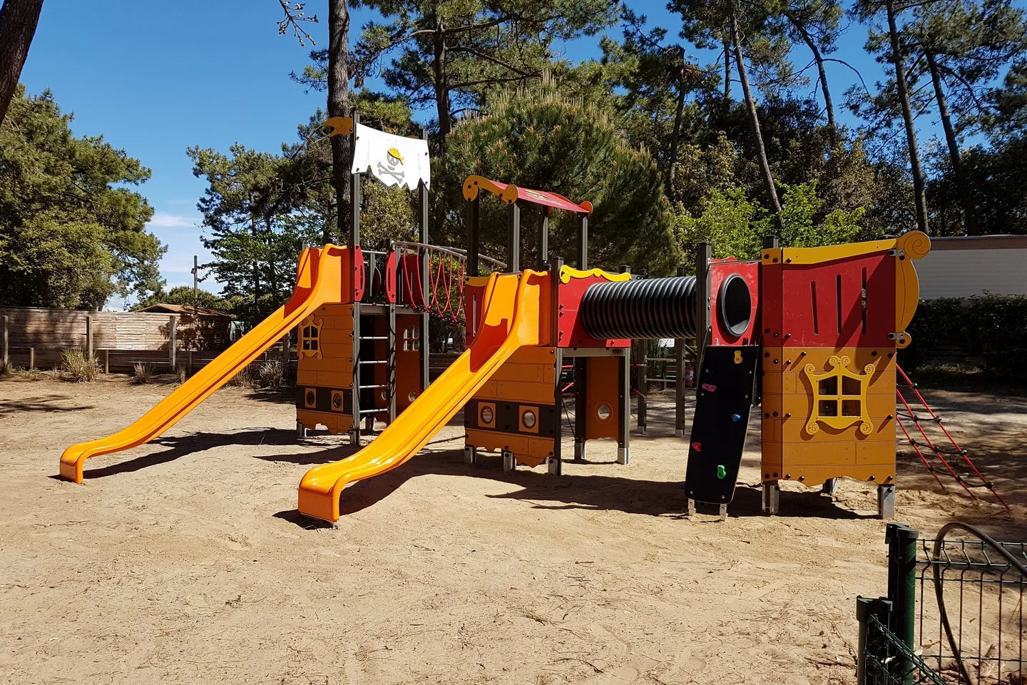 Camping Paradis Les Pins d'Oléron (Le Grand-Village-Plage)