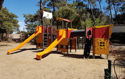 Camping Paradis Les Pins d'Oléron (Le Grand-Village-Plage)
