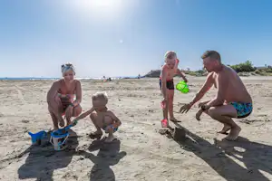 Camping Club Mer et Soleil - Camper Familie am Strand vom Campingplatz